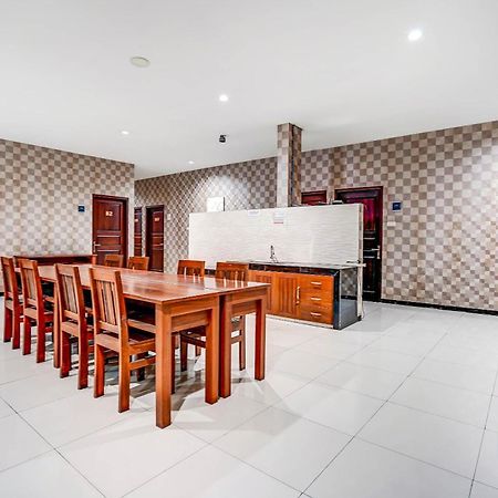 Oyo 90889 Dkb Residence Surabaya Bagian luar foto
