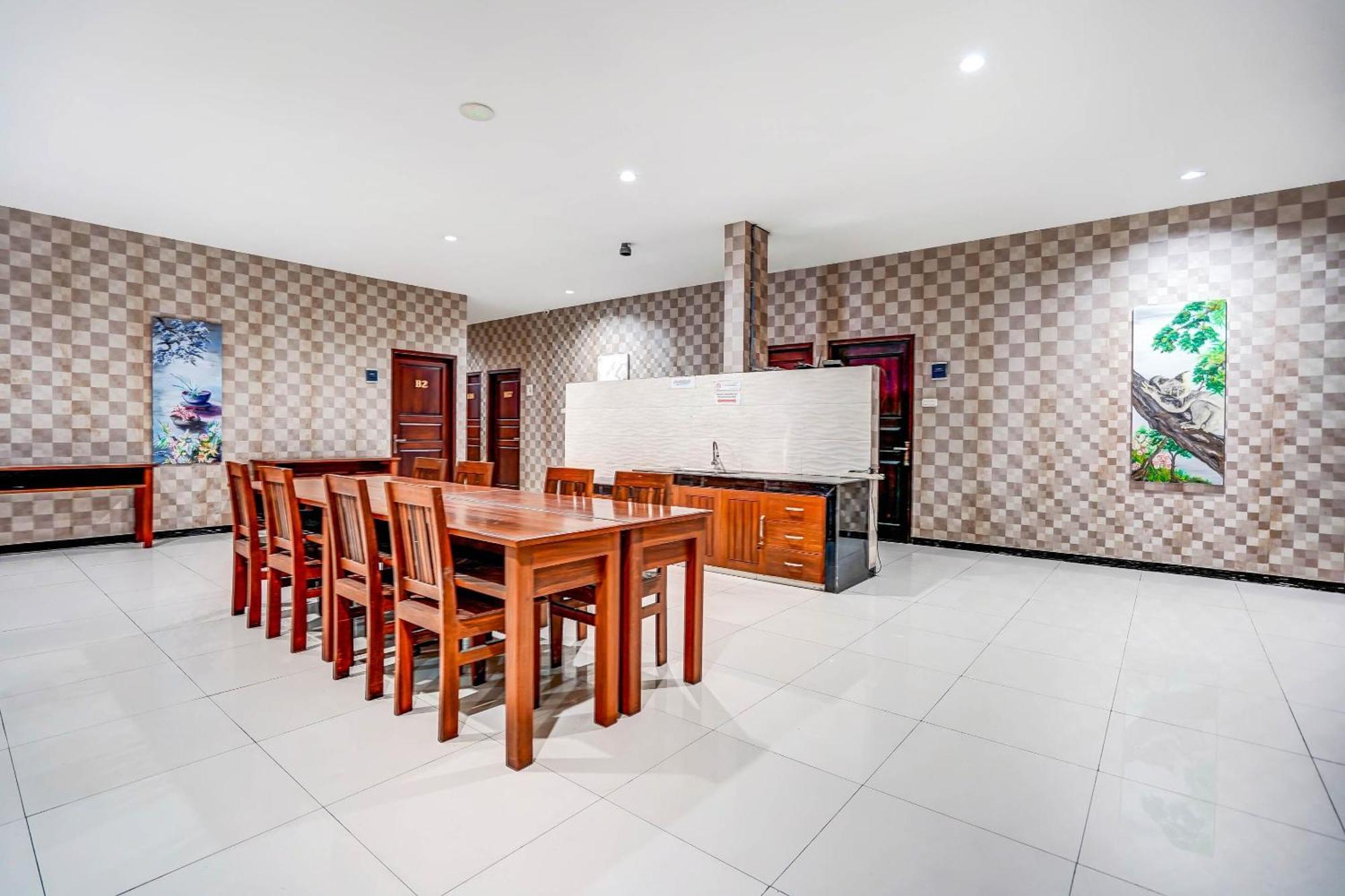 Oyo 90889 Dkb Residence Surabaya Bagian luar foto