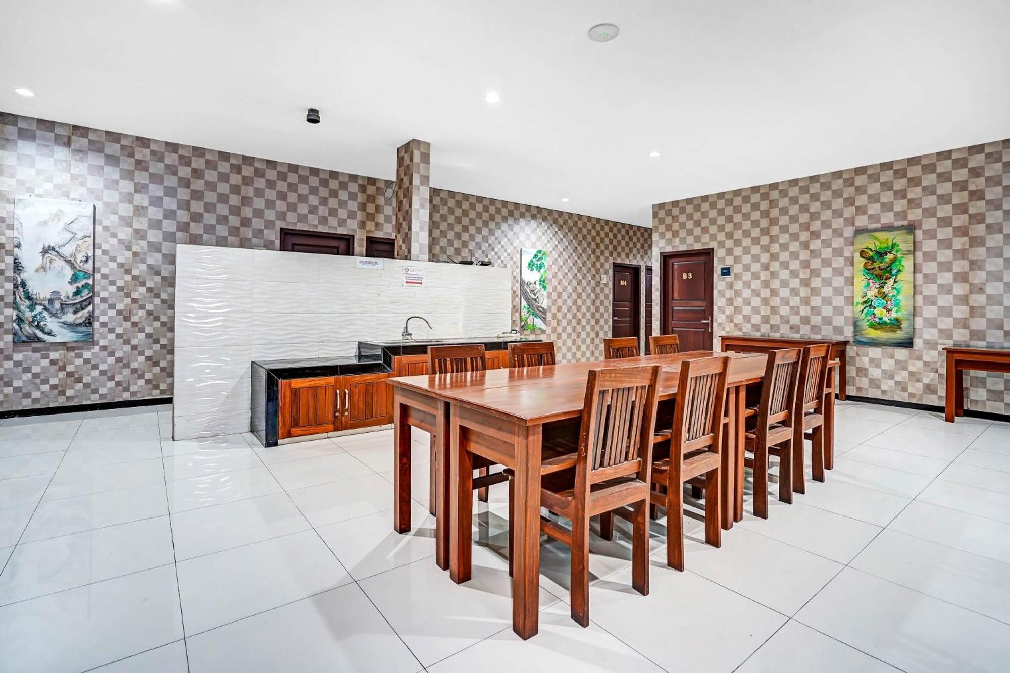 Oyo 90889 Dkb Residence Surabaya Bagian luar foto