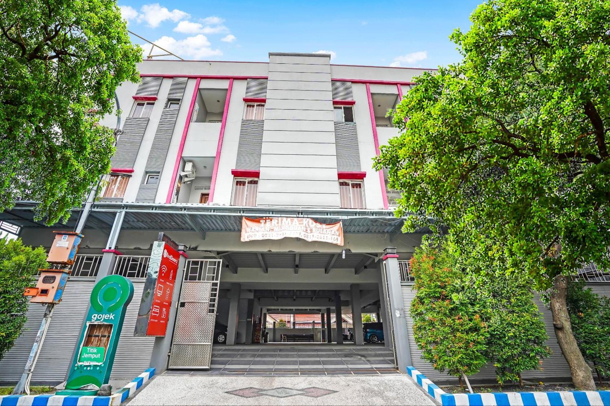Oyo 90889 Dkb Residence Surabaya Bagian luar foto