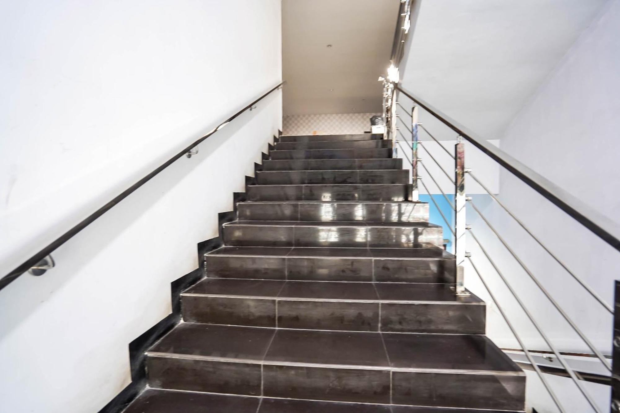 Oyo 90889 Dkb Residence Surabaya Bagian luar foto