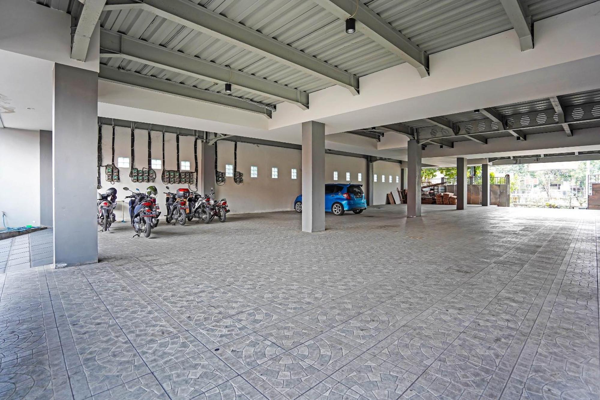 Oyo 90889 Dkb Residence Surabaya Bagian luar foto