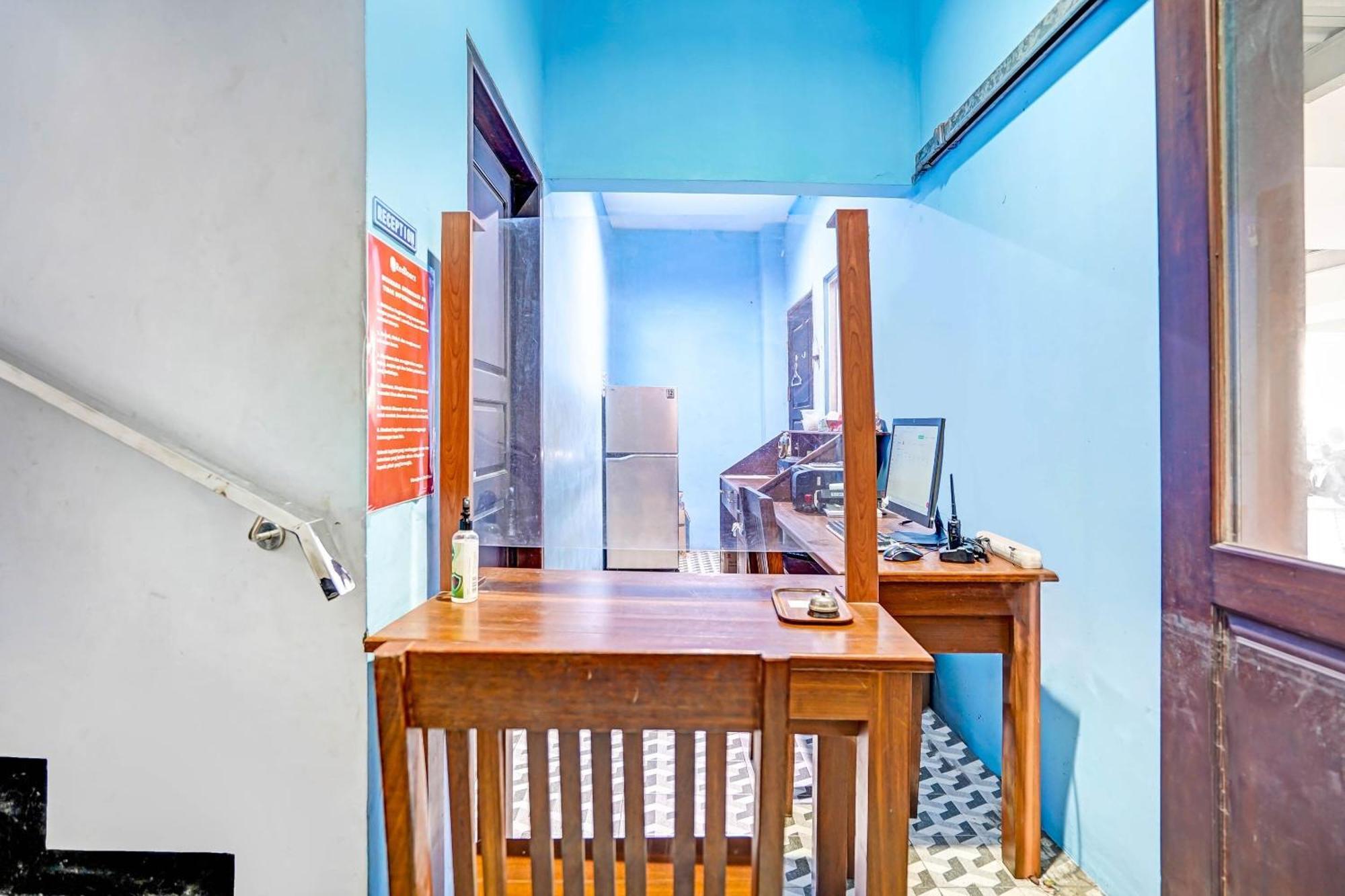 Oyo 90889 Dkb Residence Surabaya Bagian luar foto