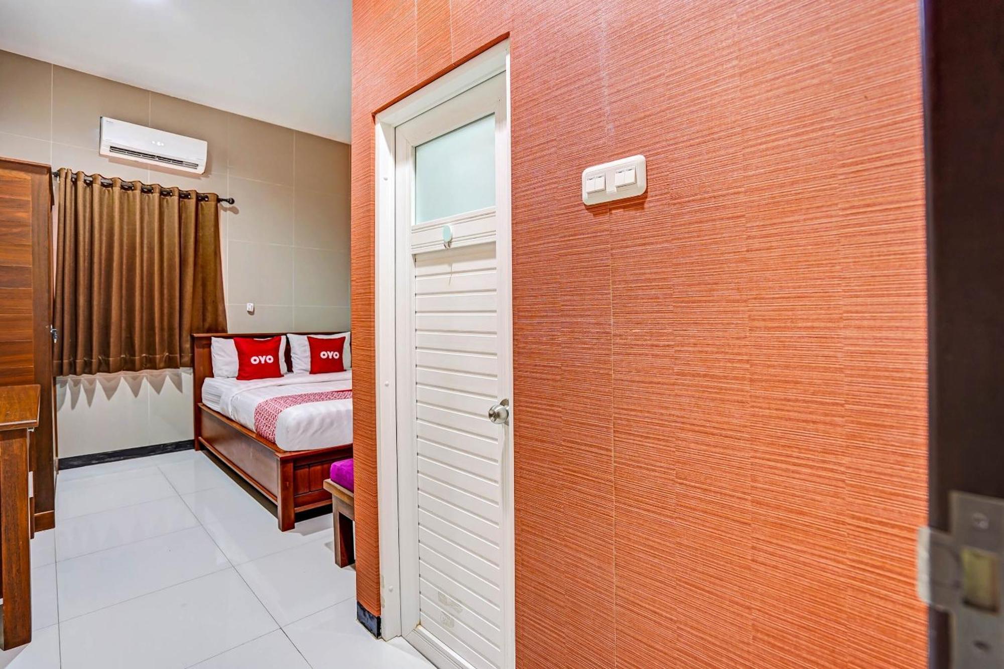 Oyo 90889 Dkb Residence Surabaya Bagian luar foto