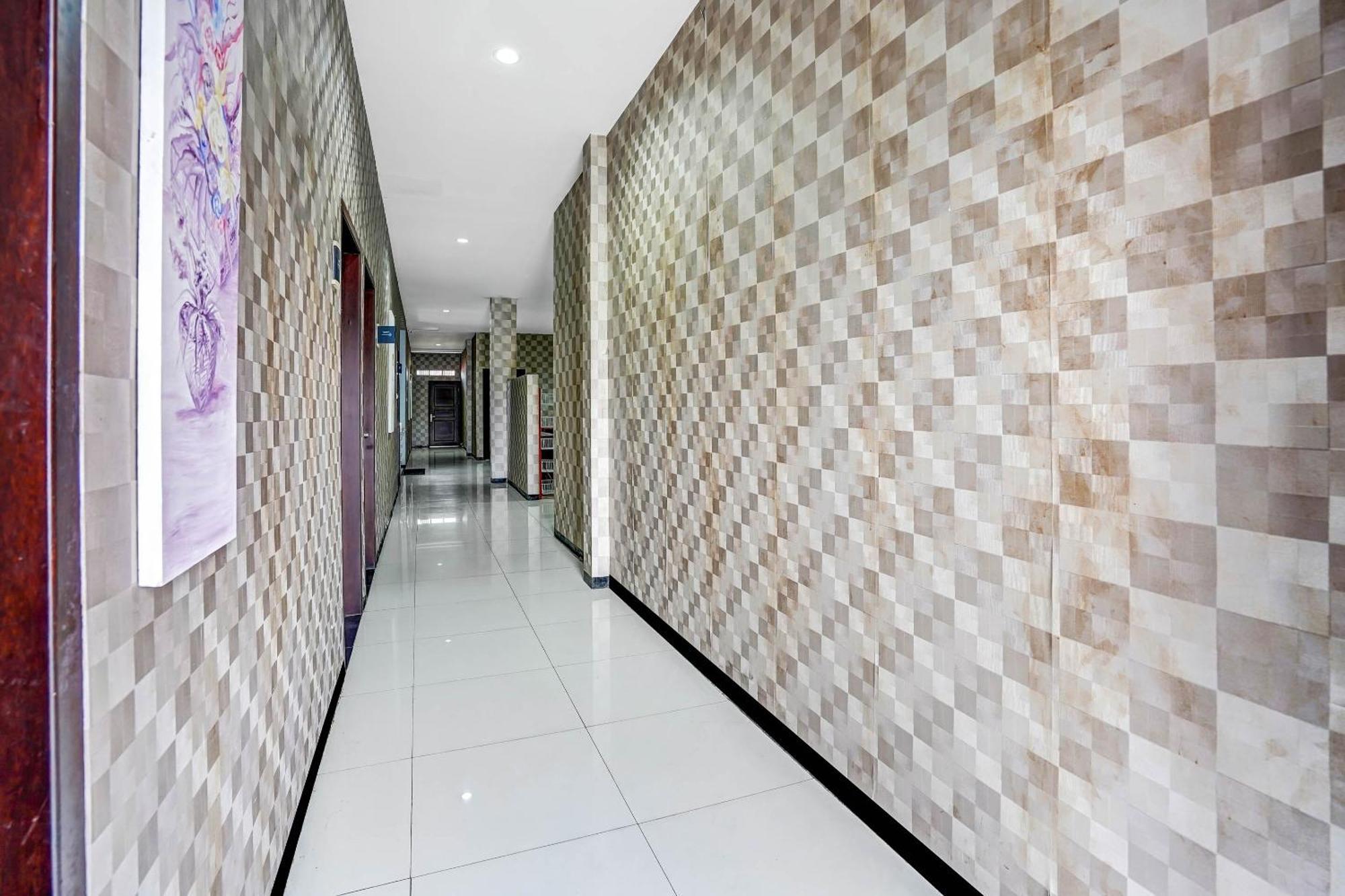 Oyo 90889 Dkb Residence Surabaya Bagian luar foto
