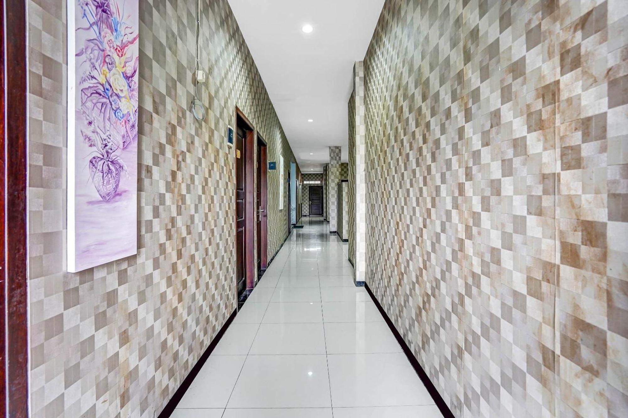 Oyo 90889 Dkb Residence Surabaya Bagian luar foto