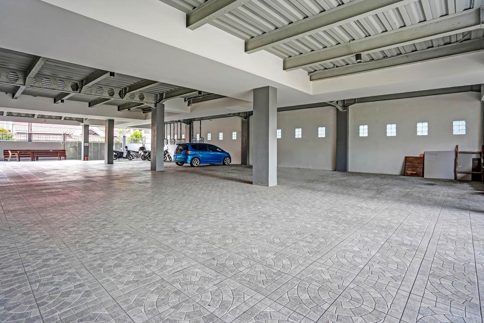 Oyo 90889 Dkb Residence Surabaya Bagian luar foto