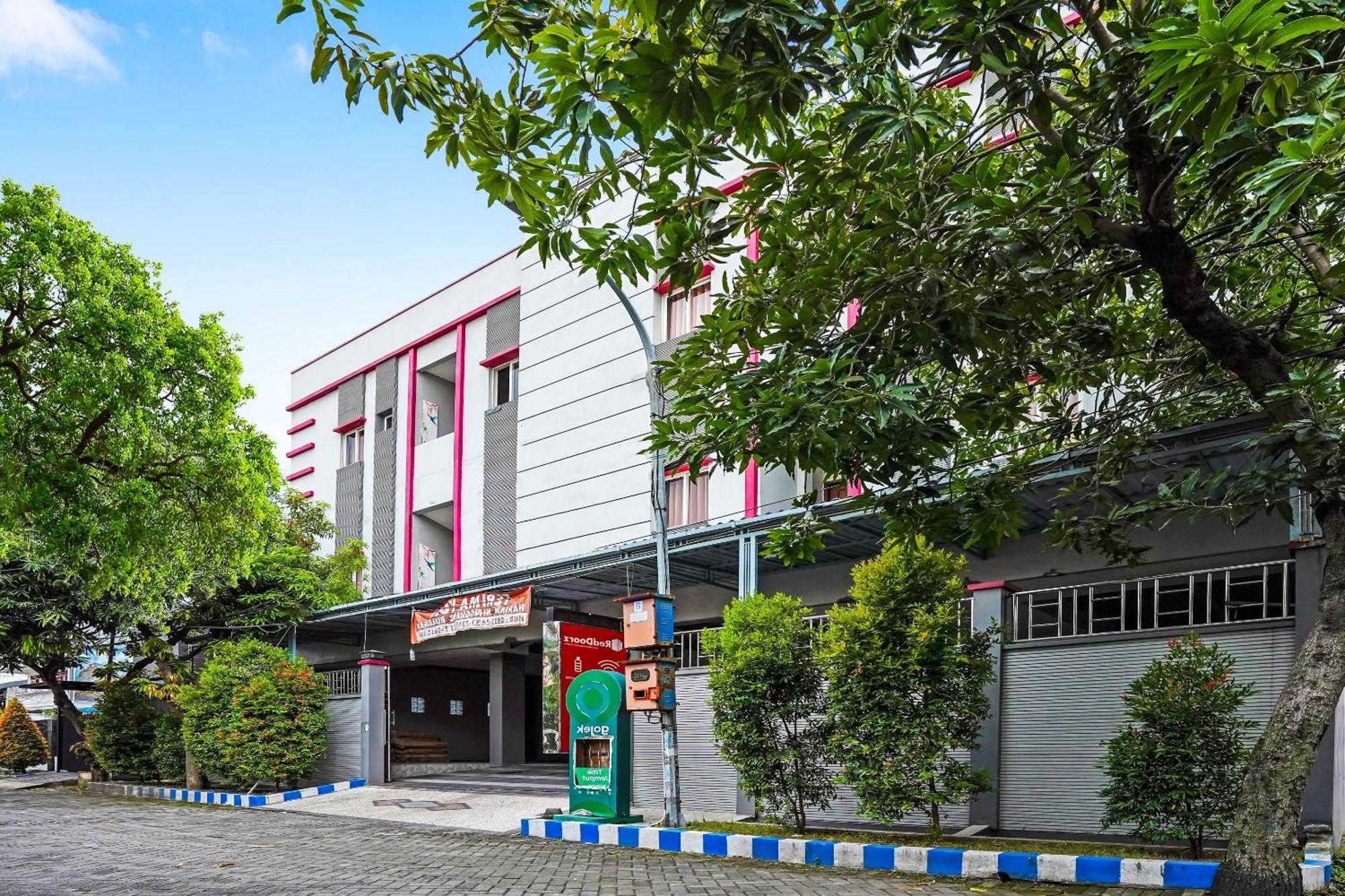 Oyo 90889 Dkb Residence Surabaya Bagian luar foto