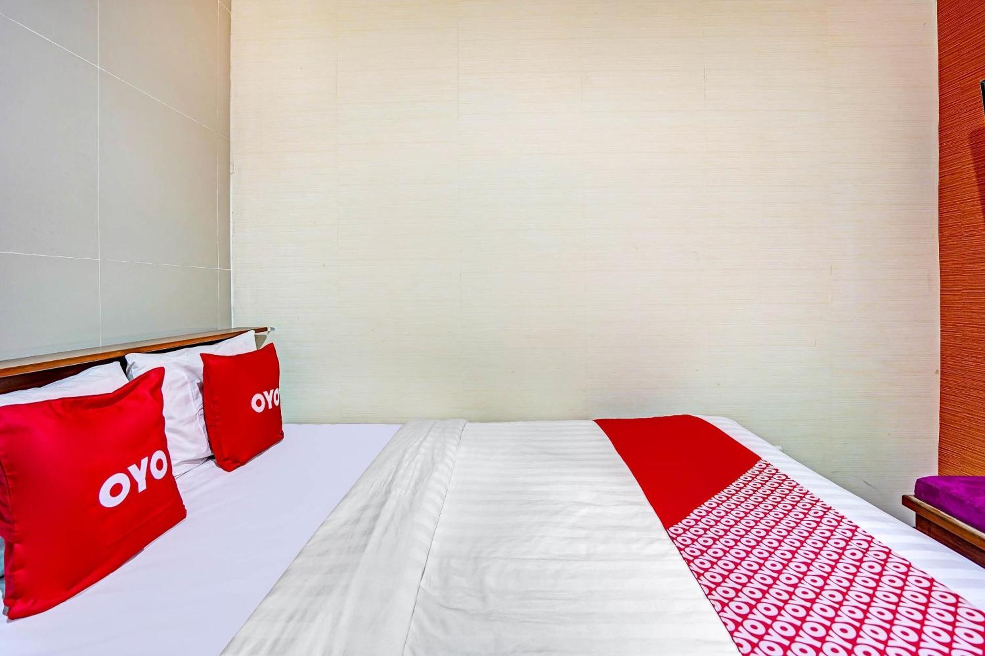 Oyo 90889 Dkb Residence Surabaya Bagian luar foto