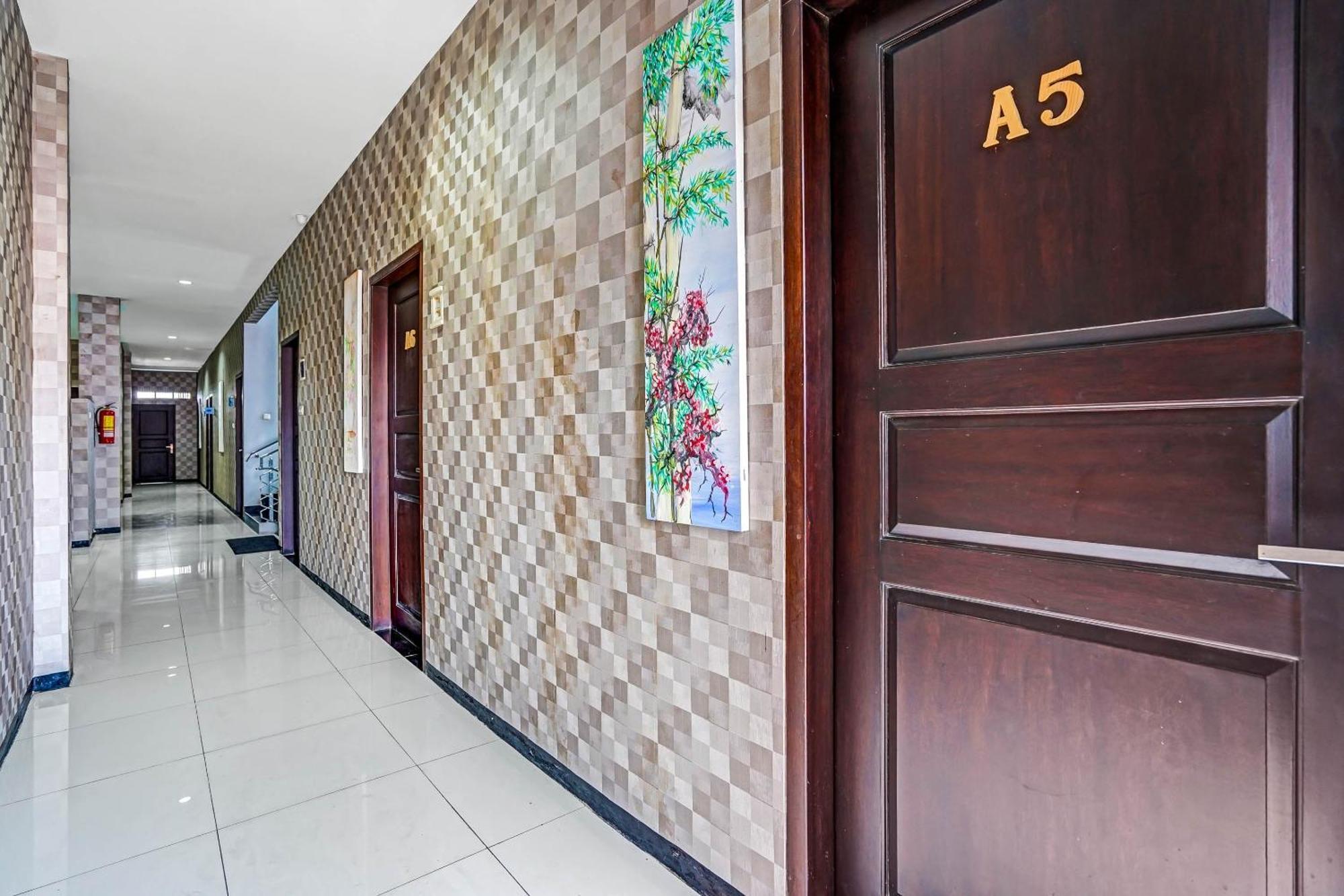 Oyo 90889 Dkb Residence Surabaya Bagian luar foto