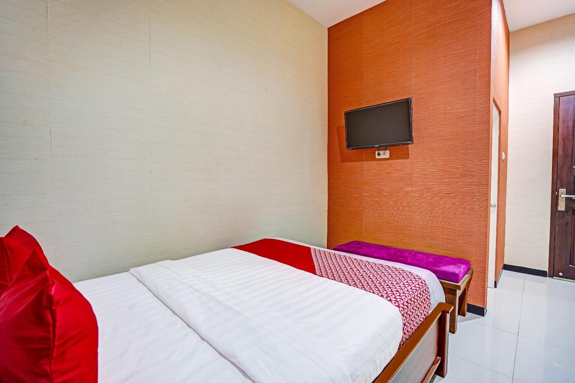 Oyo 90889 Dkb Residence Surabaya Bagian luar foto